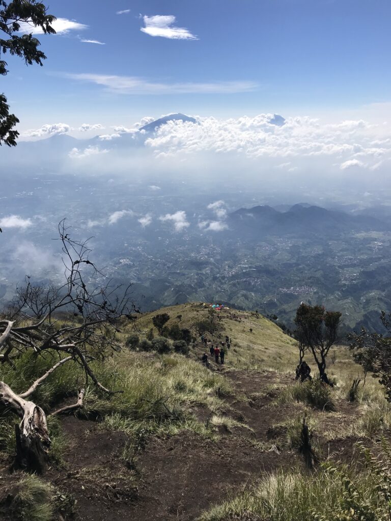 Pemandangan dari atas Camp Pos 4 (Dokumen Pribadi)