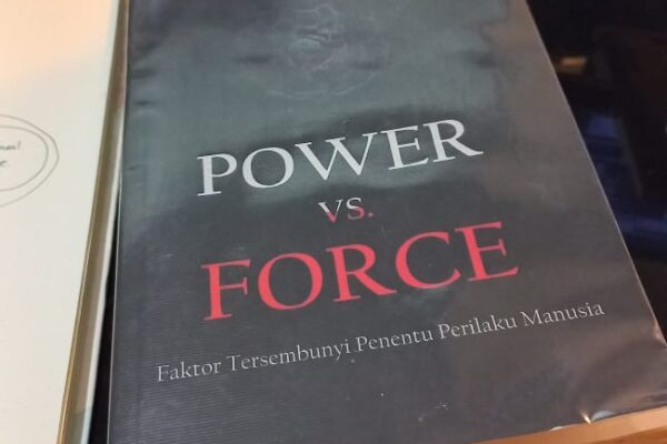 Buku Power vs Force karya David R. Hawkins